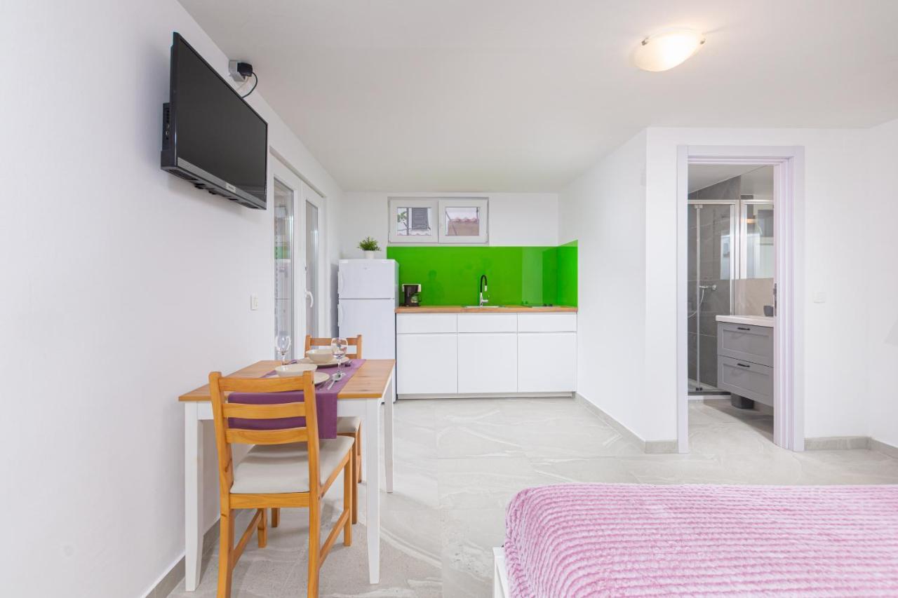 Studio Apartment Mali Medulin Exterior photo